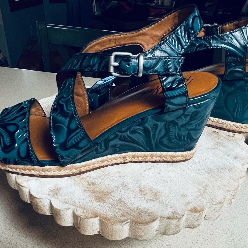 Patricia Nash Blue Wedge Sandals with Textured Straps - Picture 5 of 5